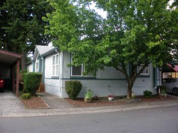 Hogan Meadows Mobile Home Park Pre-Owned Gresham Manufactured Home for Sale